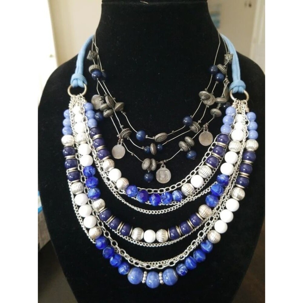 2 pieces vintage necklace Blue and silver tones